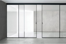 Cum să utilizați ușile glisante din sticlă pentru a compartimenta locuința?