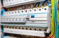 Impactul curentului trifazat sau monofazat asupra performanței sistemului fotovoltaic