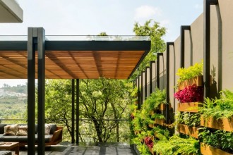 Grădinile verticale transformă această casă din Mexico City &icirc;ntr-o oază exotică
