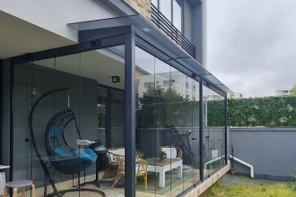 &Icirc;nchideri terase sticlă glisantă tip armonică &ndash; flexibilitate și transparență cu sistemul BKST