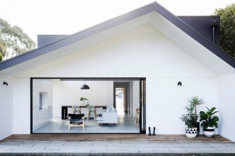 O extindere modulară transformă un bungalou din 1930 &icirc;ntr-o casă modernă