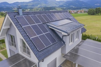 Surplusul de energie produs acasă: cum îl poți transforma în profit