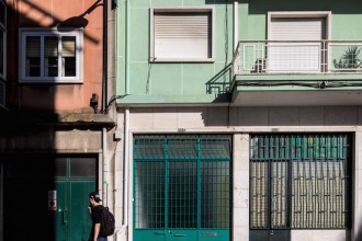 Garaj fără ferestre transformat &icirc;ntr-un loft modern şi elegant