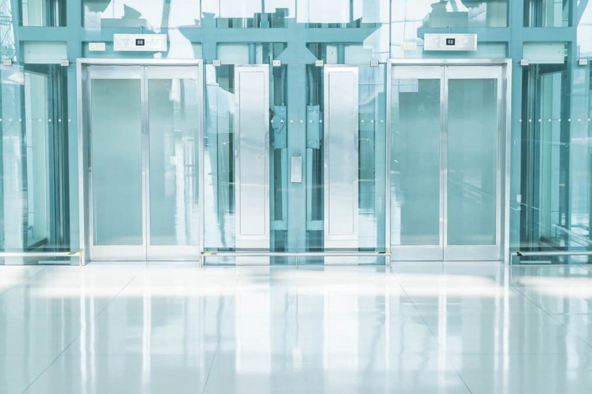 Ce este un lift cu cabină panoramică și cum funcționează?