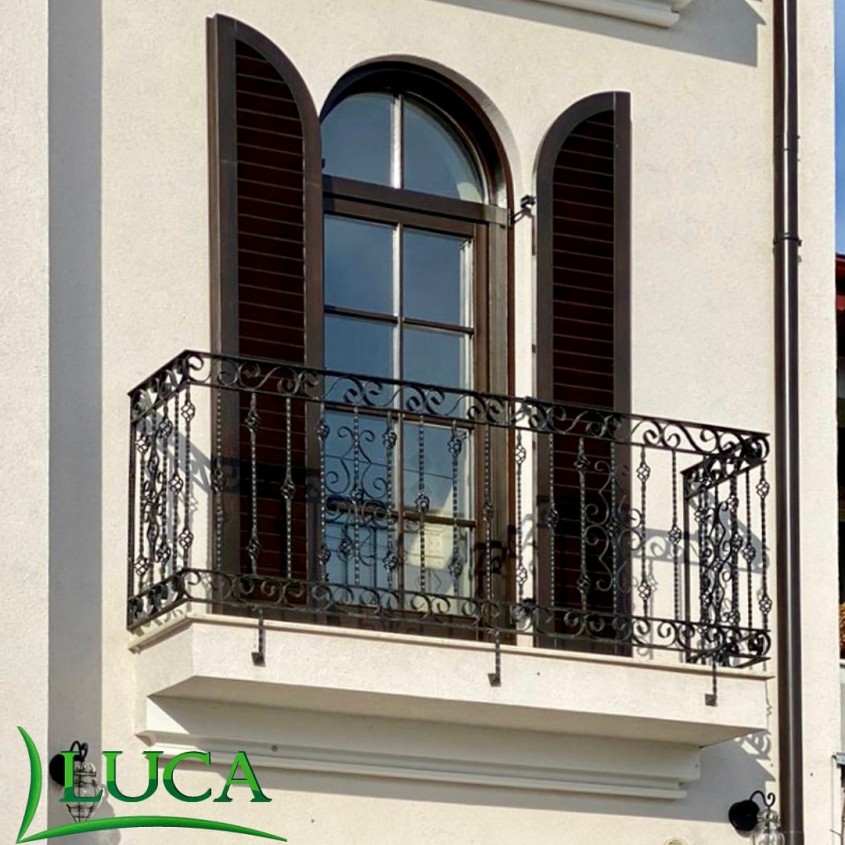 Ferestre din lemn stratificat unice: Personalizarea tâmplăriei exterioare din lemn