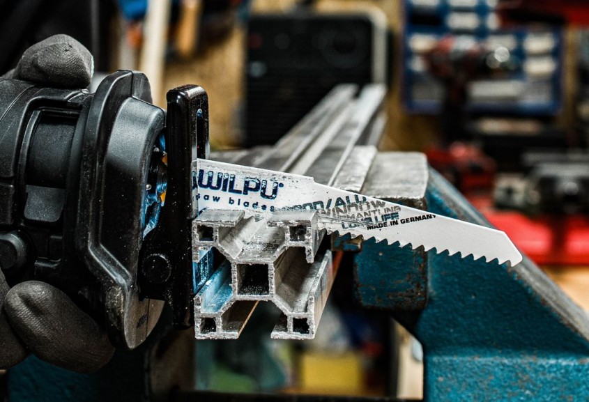 În construcții materialul alege pânza soluții WILPU pentru lemn cu metal fontă BCA compozite și găuri