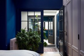 În interiorul apartamentului unei arhitecte iubitoare de albastru