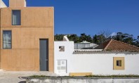 Casa cu exterior din beton și interioare din lemnul folosit pentru cofraje Echipa de arhitecti din