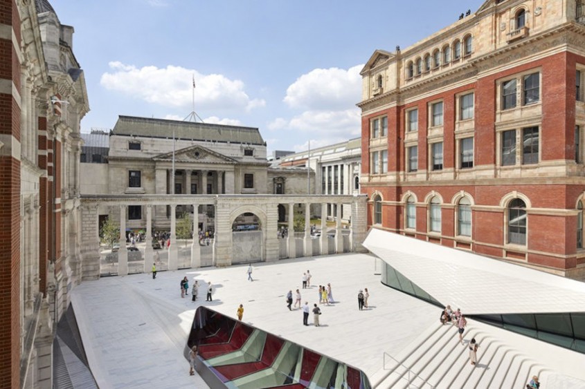 Prima curte interioară placată cu porțelan aparține Muzeului V&A, Londra