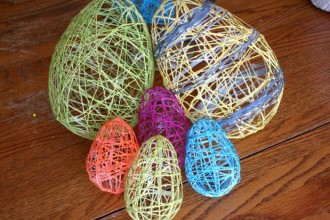 Decoraţiuni de Paşte &ndash; ouă din fire de mohair