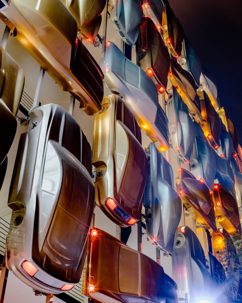 O idee nebunească devenită realitate: O parcare cu cinci fațade spectaculoase