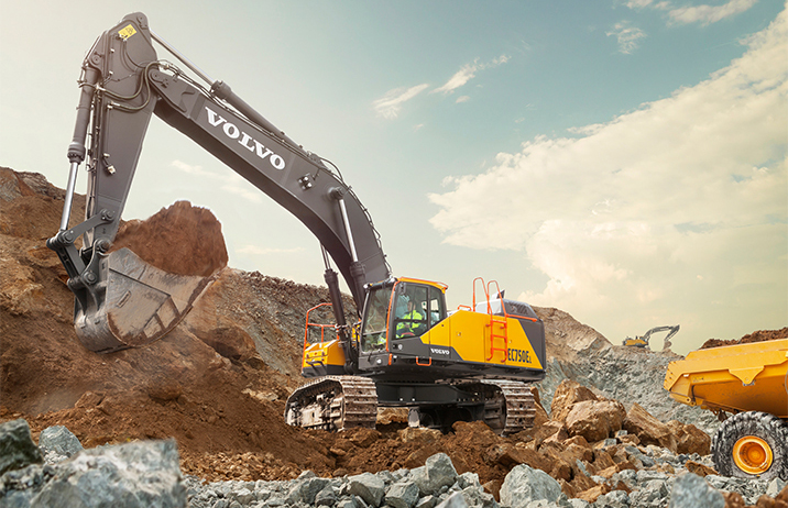 Excavatorul Volvo EC750E optimizeaza productivitatea si profitabilitatea