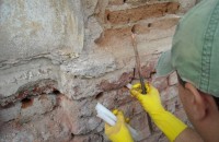 Combaterea ascensiunii capilare a apei în ziduri la clădirile vechi