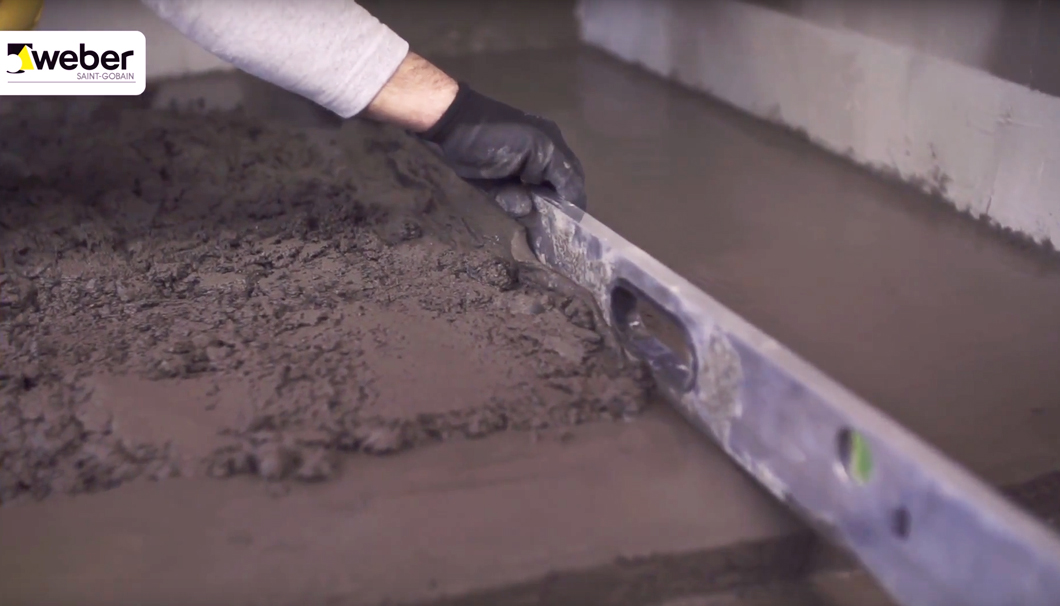 Cum să egalizezi planșeele de beton?