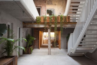 Clădire reconfigurată pentru a găzdui apartamente și birouri