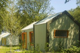 O zonă rezidențială pentru cei fără adăpost, alimentată în întregime cu energie solară