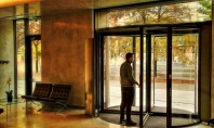 Ușa rotativă – Soluția de acces pentru facturi mai mici la energie pentru clădirile mari Preocuparea