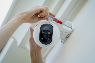Ghid pentru camere de supraveghere exterior profesionale: instalarea conform legii, pas cu pas