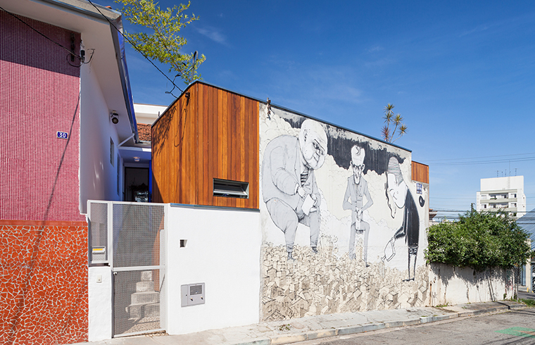 O casa renovata care pastreaza arta stradala