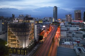 O clădire nouă din plăci metalice a fost proiectată în Mexico City