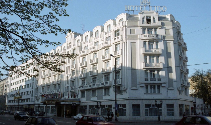 Mândrie a Bucureștiului interbelic, hotelul celebru pentru piscina sa cu valuri artificiale s-a redeschis
