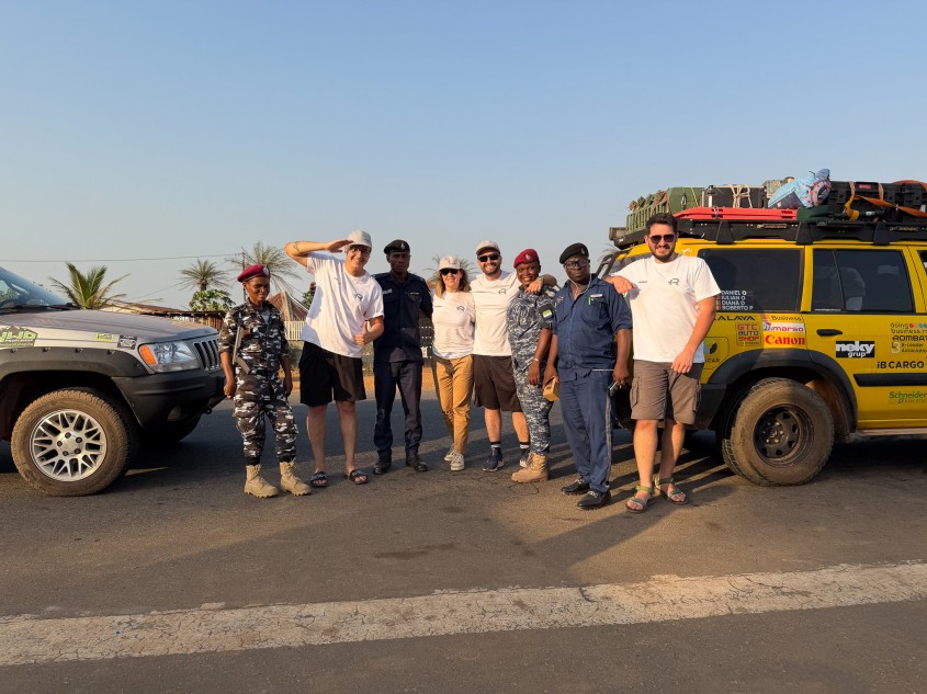 20 000 KM prin Europa și Africa fără plasă de siguranță Povestea echipei B-Leader la Budapest-Bamako