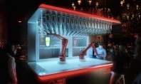 Un arhitect a construit un robot care poate prepara orice băutură în câteva secunde Nino este
