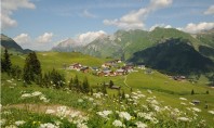 Un sat de munte devine punct de referință pentru ecologie Brand un sat din Austria a