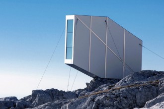 Un mic refugiu alpin &icirc;i recompensează pe cei care ajung la o altitudine uimitoare