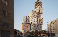 13 cuburi precar stivuite formează un ”sat vertical unic” în Tirana
