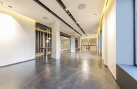 Stucco Floor în amenajările open space: continuitate vizuală și senzație de spațiu extins