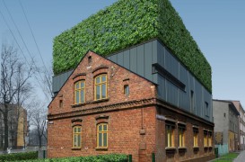 Un proiect de renovare ce combină arhitectură veche, nouă şi vegetaţie