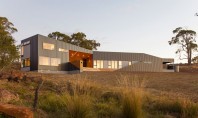 O casa ce combina design industrial si elemente traditionale tasmaniene Arhitectul Philip M Dingemanse a combinat