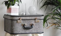 Masuta din valiza bunicii Valizele vechi devin obiecte din ce in ce mai populare pentru toti