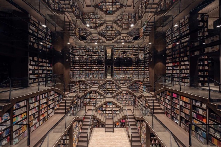 O librărie ca desprinsă din picturile lui M.C. Escher