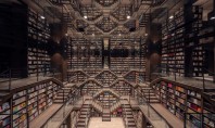 O librărie ca desprinsă din picturile lui M C Escher Interiorul ca desprins dintr-o pictura a