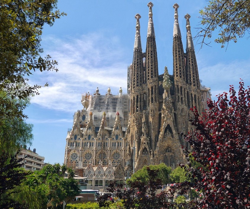 S-a redeschis Catedrala Sagrada Familia. Cine sunt primii care o pot vizita