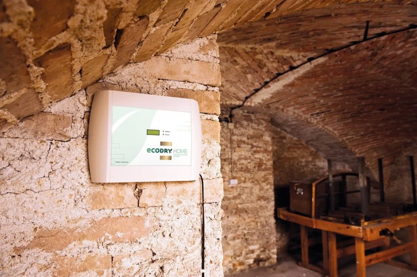 Sistem de dezumidificare şi anti-igrasie pentru clădiri vechi de patrimoniu: soluţia ECODRY