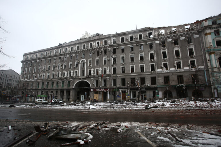 O altă consecinţă devastatoare a invaziei din Ucraina: “distrugerea barbară a patrimoniului arhitectural” al ţării 