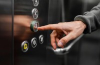 Cum să alegi firma potrivită pentru instalarea unui lift nou? 4 recomandări