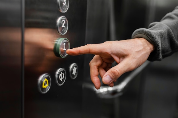Cum să alegi firma potrivită pentru instalarea unui lift nou? 4 recomandări