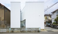 O casă cu o geometrie ingenios adaptată la restricţiile urbane Multe zone din Japonia au devenit