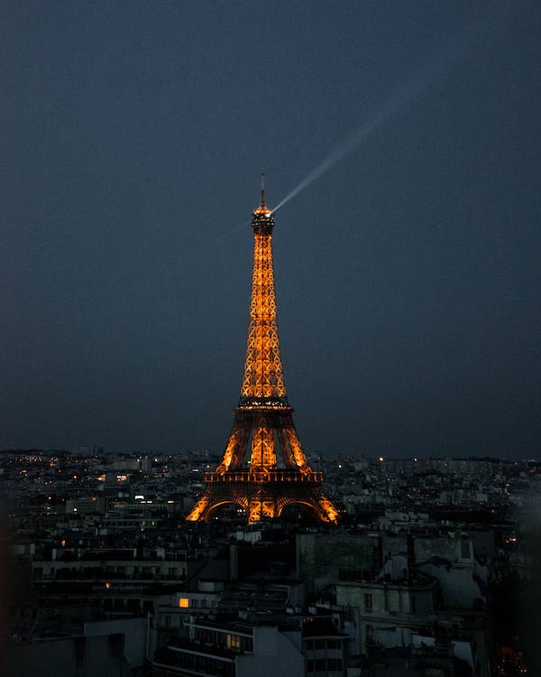 Se dă stingerea mai devreme la Turnul Eiffel