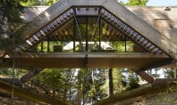 Bridge House - casa ca un pod ce traversează o râpă Aceasta casa eleganta din lemn