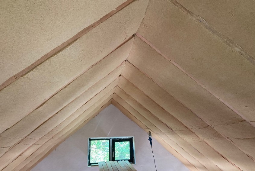 Alege GUTEX Thermoflex pentru izolarea eficientă și naturală  a acoperișului casei