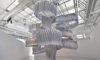 Arhitectul nipon Kengo Kuma a creat o sculptură care poate absorbi emisiile a 90 000 de