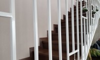 Placarea cu trepte din lemn a scărilor interioare din beton