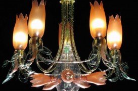 Cum se transformă sticlele de plastic în niște candelabre elegante?
