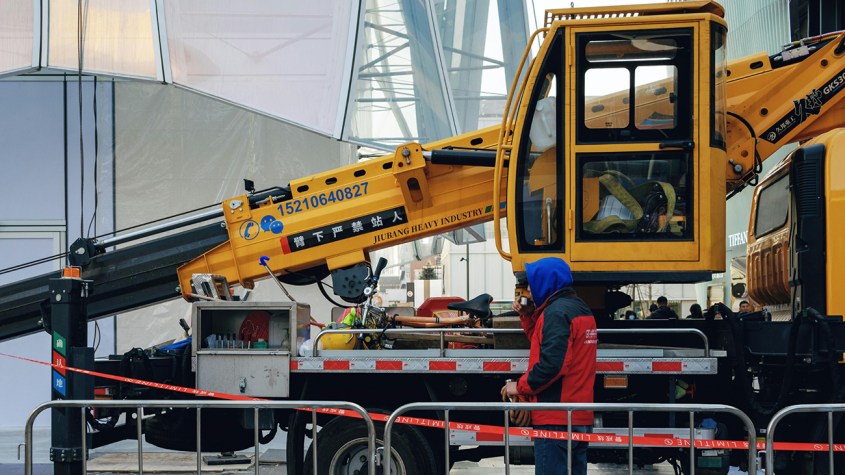 Rolul sistemului hidraulic &icirc;n performanța și fiabilitatea utilajelor