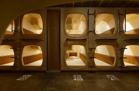 Hotelul capsulă din Tokyo cu un design contemporan, dar modern cu mai multe saune
